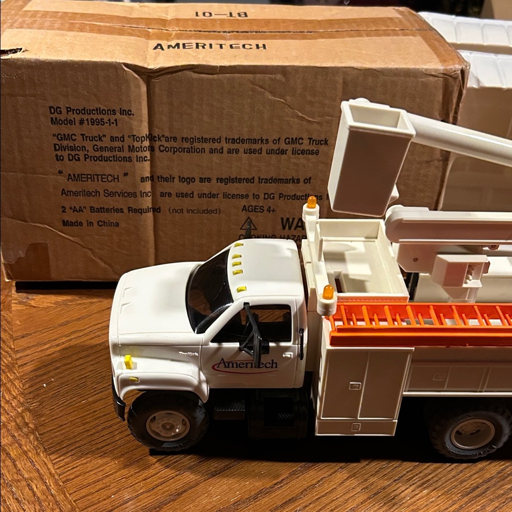 Vintage 1995 Ameritech DG productions, GMC truck toy bank with lights